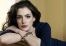 Anne Hathaway Dapat Hadiah Al-Qur’an dari Fans Usai Video Mengucapkan ‘InsyaAllah’ Viral